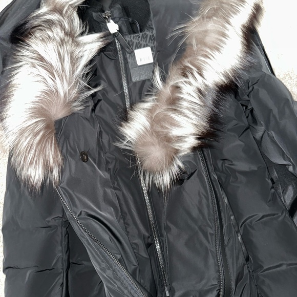 TRISH Powder touch down coat with silver fox fur signature Mackage collar - Picture 5 of 5
